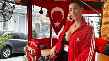 Γουάντα Νάρα: Εμφανίστηκε με φανέλα της Γαλατά στο γήπεδο και έφερε γούρι στον Ικάρντι 