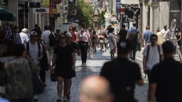 Υπουργείο Οικονομικών: Έρχονται νέες παροχές μετά τον αναπάντεχο «κουμπαρά» λόγω τουρισμού  - Τι εξετάζεται