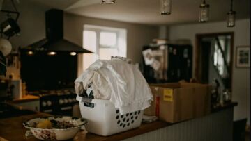 Γυναίκα σταμάτησε να κάνει δουλειές όταν ο σύζυγός της σχολίασε πως δεν προσφέρει τίποτα στο σπίτι