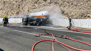 ΕΛΑΣ - Πυροσβεστική: Γιατί έμεινε 7 ώρες κλειστή η Αθηνών-Κορίνθου - Το επικίνδυνο φορτίο και η κοινή ανακοίνωση