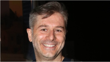 Αλέξανδρος Μπουρδούμης: Με τον γιο του στο αρχαίο θέατρο της Επιδαύρου