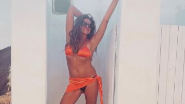 Βίκυ Κουλιανού: Με πορτοκαλί μπικίνι στην Κύθνο