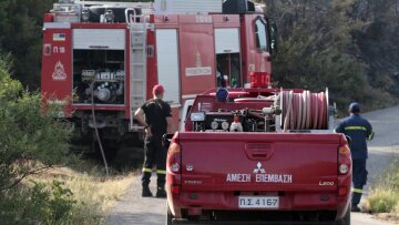 Υπό πλήρη έλεγχο η φωτιά στη Βαρυμπόμπη
