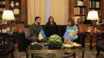 «Ευχαριστώ» Ζελένσκι σε Σακελλαροπούλου για την στήριξη της Ελλάδας στην Ουκρανία