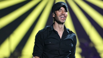 Ενρίκε Ιγκλέσιας: Ο Ισπανός τραγουδιστής έχει ένα σπάνιο ιατρικό φαινόμενο