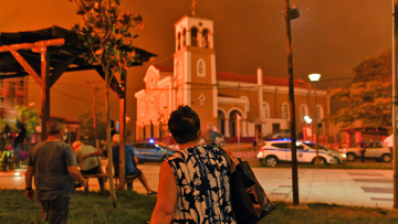 Αλεξανδρούπολη: Τα εναέρια μέσα «παλεύουν» με τις αναζωπυρώσεις - Ισχυροί άνεμοι δυσχεραίνουν το έργο της Πυροσβεστικής