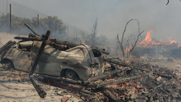 Φωτιά στη Φυλή: Μεγαλώνει το πύρινο μέτωπο - Νέο μήνυμα 112 για Άνω Λιόσια, Γεννηματά και Κανάλα