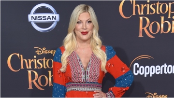 Τόρι Σπέλινγκ: Εμφανίστηκε με μελανιές καθώς φεύγει από το νοσοκομείο