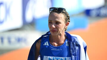 Αντιγόνη Ντρισμπιώτη: Αποθεώθηκε από τα μέλη της ελληνικής ομάδας μετά το μετάλλιο - Βίντεο