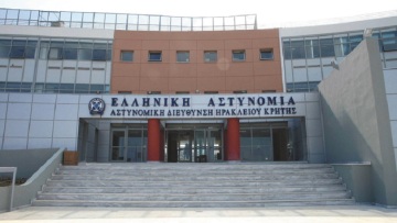 Ηράκλειο: Μετά το χειρουργείο, στήθηκε στην ουρά για νέα ταυτότητα