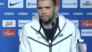 Συγκίνησε ο Παπανικολάου: «Να κάνουμε κάτι για να μην βλέπουμε μανάδες να κλαίνε παιδιά και γιαγιάδες τα σπίτια τους» 