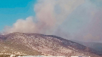 Φωτιά στη Φυλή: Αναζωπύρωση κοντά στο φρούριο