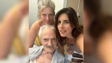 Σπύρος Φωκάς: Η φωτογραφία μέσα από το κέντρο αποκατάστασης με τη σύζυγο και την κόρη του