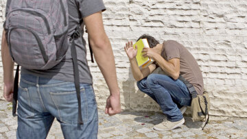 Bullying στα σχολεία: «Πώς ο γιος μου από θύμα έγινε θύτης» - Αποκαλυπτική μαρτυρία πατέρα