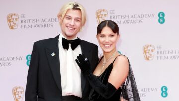 Μίλι Μπόμπι Μπράουν για Τζέικ Μπον Τζόβι: Ξέραμε από την αρχή ότι δεν θα θέλαμε ποτέ να φύγουμε ο ένας από τον άλλο