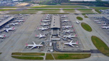 Βρετανία: Νέες νυχτερινές πτήσεις ανακοινώνει η Νταουνινγκ Στριτ ενώ παραμένει το αλαλούμ σε πολλά αεροδρόμια 