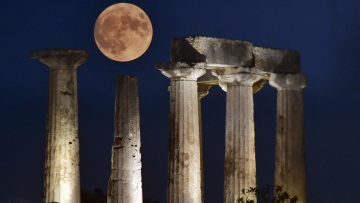 Απόψε το σπάνιο φαινόμενο του «μπλε φεγγαριού», πότε θα είναι ορατό