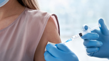 Βρετανία: Eπισπεύδεται η έναρξη της εμβολιαστικής περιόδου λόγω της υποπαραλλαγής Όμικρον