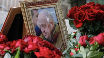 Πριγκόζιν: Με λουλούδια και ποίηση αποχαιρετούν τον «ατρόμητο πολεμιστή» - Δείτε φωτογραφίες