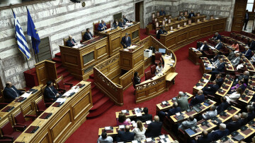 Η συζήτηση των πολιτικών αρχηγών στη Βουλή - Οι διαξιφισμοί για τις πυρκαγιές και η απάντηση Μητσοτάκη σε Βελόπουλου