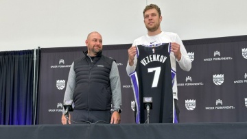 Κινγκς: Παρουσίασαν τον Βεζένκοβ,  πήρε τη φανέλα με το Νο 7 - Δείτε βίντεο