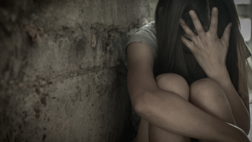 Νεαροί αλλοδαποί βίασαν ανήλικη στη Λευκάδα