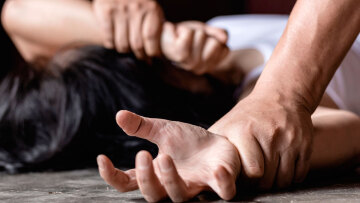 Βόλος: Η περιγραφή της 18χρονης για τους βιασμούς από τον αδερφό της μητριάς της - «Ξέσπασα σε κλάματα»