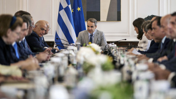 Υπουργικό: Ο Μητσοτάκης δίνει σήμα επιστροφής στην ατζέντα καθημερινότητας με «βαριά» νομοσχέδια