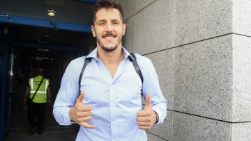 Ολυμπιακός: Έφτασε στην Αθήνα ο Γιόβετιτς για να κλείσει και τυπικά