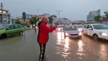 Αχιλλέας Μπέος - Κακοκαιρία Daniel: «Πού πάτε ρε άνθρωποι; Γυρίστε στα σπίτια σας, θα πλημμυρίσει όλος ο Βόλος»