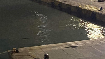 Τραγωδία στον Πειραιά: Σκοτώθηκε όταν πήγε να προλάβει το πλοίο που είχε λύσει κάβους για Κρήτη! Δείτε βίντεο