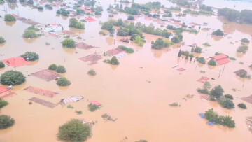 Καρδίτσα: Υποβρύχιες ομάδες διασωστών ετοιμάζονται να ψάξουν τα σπίτια πόρτα-πόρτα