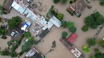 Φωτογραφίες από δορυφόρο: Η Καρδίτσα μια απέραντη λίμνη από λασπόνερα - Το πριν και το μετά