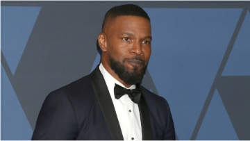 Τζέιμι Φοξ: Ήταν γεμάτος ενέργεια σε μια από τις πρώτες του εμφανίσεις μετά τη νοσηλεία του σε νοσοκομείο