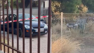  Λουτρό αίματος στη Λούτσα: Σε αυτό το αυτοκίνητο με πινακίδα RR-6666 βρέθηκαν οι 5 από τους 6 νεκρούς - Δείτε βίντεο