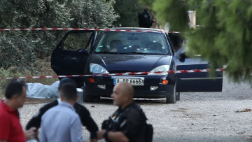 Λούτσα: Ενέδρα θανάτου έστησαν οι δράστες στους έξι στο ΙΧ - Τα θύματα φέρονται να ήταν Τούρκοι με γαλλικές ταυτότητες