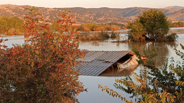 Λάρισα: Πνιγμένο στις λάσπες και τα νερά το χωριό Κουτσόχερο - Δείτε φωτογραφίες