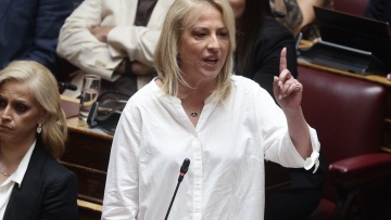 Ρένα Δούρου: Την άρση της ασυλίας της για τη φωτιά στο Μάτι εισηγείται η επιτροπή Δεοντολογίας της Βουλής