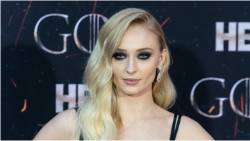 Σόφι Τέρνερ: Εθεάθη για πρώτη φορά μετά την είδηση του διαζυγίου της από τον Τζο Τζόνας