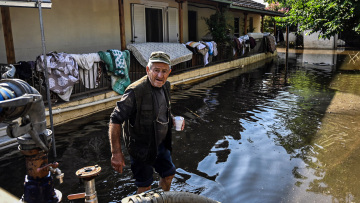 Κακοκαιρία Daniel: Αργεί να έρθει η επόμενη μέρα - «Ποτάμι» η εθνική οδός, στις λάσπες τα χωριά του κάμπου