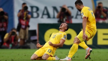 Προκριματικά Euro 2024: Ξημέρωσε αλλά η Ρουμανία πήρε το «επεισοδιακό» ματς στο Βουκουρέστι, 2-0 το Κόσοβο - Δείτε τα γκολ