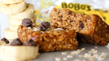 Εύκολες μπάρες με βρώμη και σοκολάτα – Το ιδανικό σνακ για το γραφείο και το σχολείο