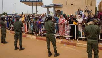 Πραξικόπημα στο Νίγηρα: Ακύρωση σχεδόν 1000 διαβατηρίων προσωπικοτήτων της ανατραπείσας κυβέρνησης