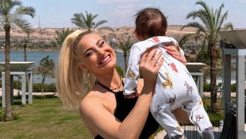 Ιωάννα Τούνη: «Ο νουνίτο γίνεται Πάρης» γράφει στο προσκλητήριο για τη βάφτιση του γιου της