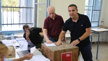 ΣΥΡΙΖΑ: Ο Τσίπρας ψήφισε για νέο πρόεδρο - Δείτε βίντεο