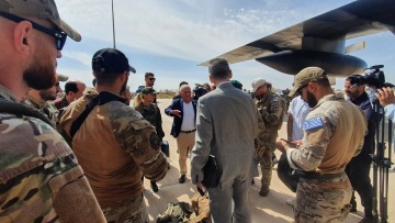 Τραγωδία στη Λιβύη: Η στιγμή της άφιξης της ελληνικής αποστολής, λίγο πριν ξεκινήσει τη μοιραία διαδρομή