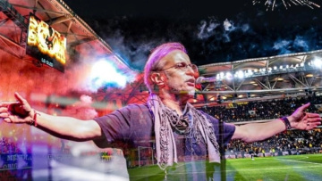 Ο Πασχαλίδης άλλαξε το εμβληματικό τραγούδι του Μητροπάνου για χάρη της ΑΕΚ: «Τούμπα, Αλκαζάρ και Φιλαδέλφεια»