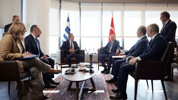 Τουρκικά ΜΜΕ για τη συνάντηση Μητσοτάκη-Ερντογάν: «Πρόθεση να συνεχιστεί το θετικό κλίμα»