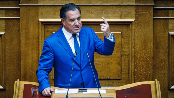 Νέα κόντρα Γεωργιάδη με ΚΚΕ: «Από 350.000 δημοσίους υπαλλήλους απήργησαν 100» - «Θα σας κάνουμε ρόμπα» απάντησε ο Παφίλης