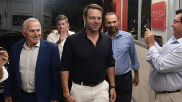 Στέφανος Κασσελάκης: «Βραχυκύκλωσε» η είσοδός του στη Βουλή - Στον ναύαρχο Αποστολάκη ο κλήρος